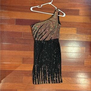 Elegant One-Shoulder Black and Gold Dress NEW NEVER WORN
